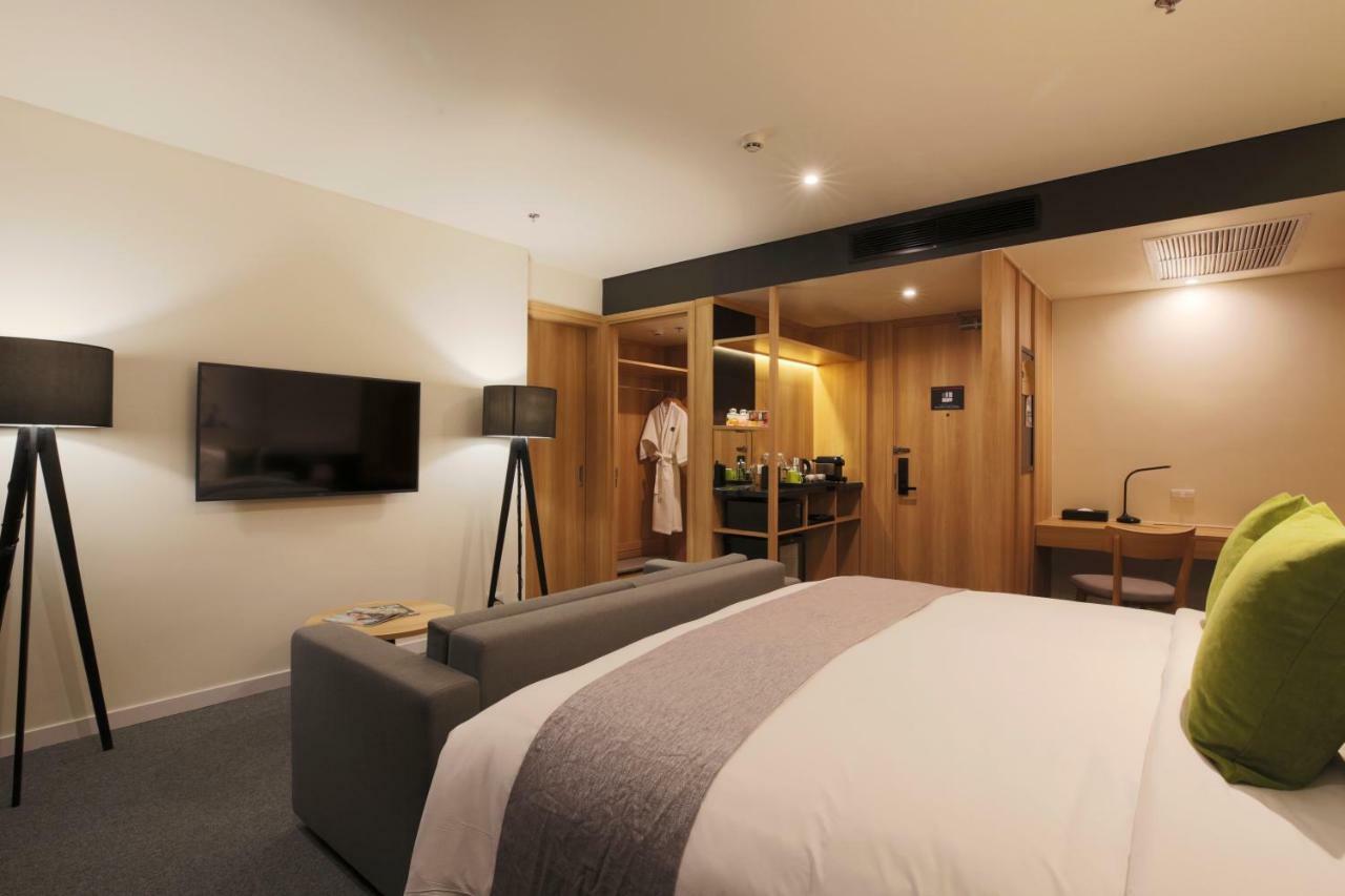 Zazz Urban Ho Chi Minh Hotel Exterior foto